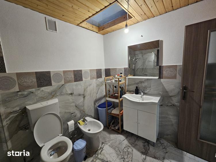 Casă cu 5 camere cu Teren 741 Mp în Dobra