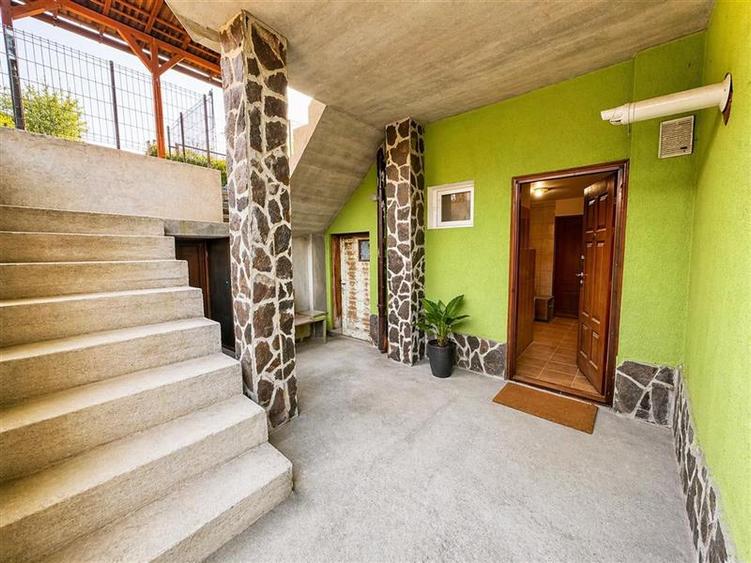 Duplex cu 4 camere cu Garaj în Gheorghe Doja