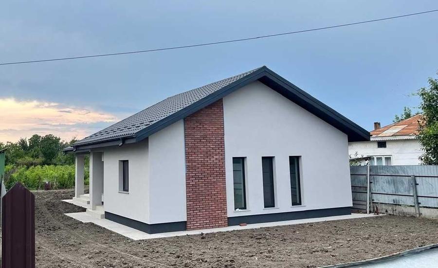 Casă cu 4 camere în Vânători