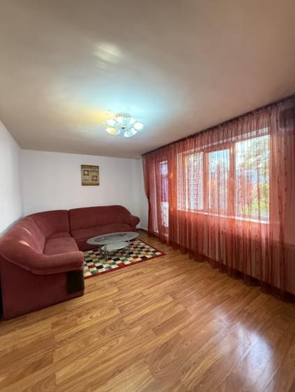 Apartament cu 3 camere decomandat, mobilat în City Park Mall
