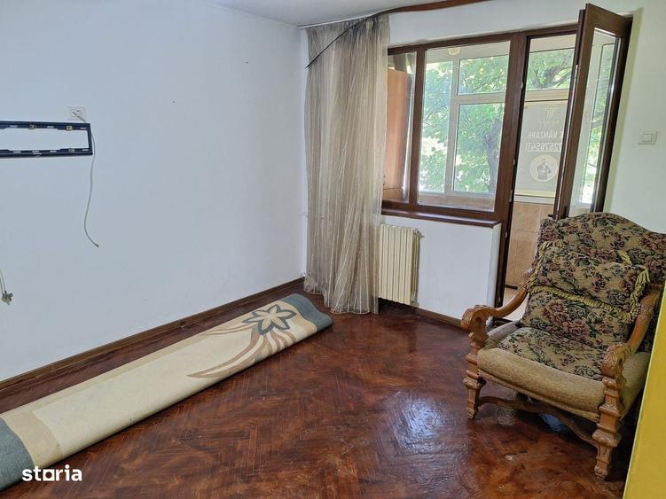 Apartament cu 4 camere decomandat în Sat Vacanță