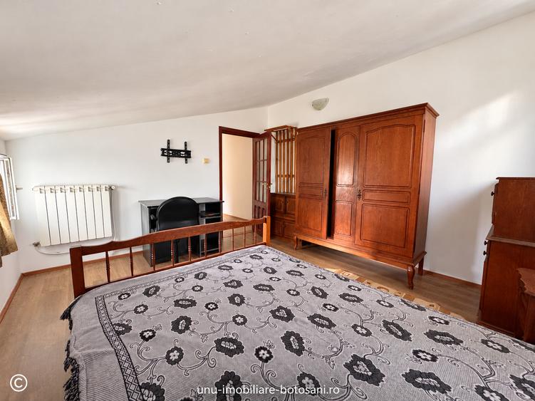 Apartament cu 4 camere decomandat în Central