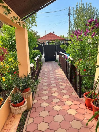 Casă cu 5 camere cu Teren 815 Mp în Padina