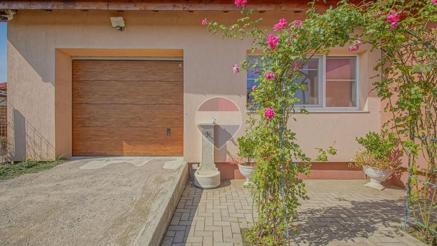 Casă individuală cu 3 camere cu Teren 739 Mp în Sânpetru