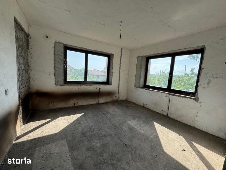 Casă cu Teren 970 Mp în Brănești
