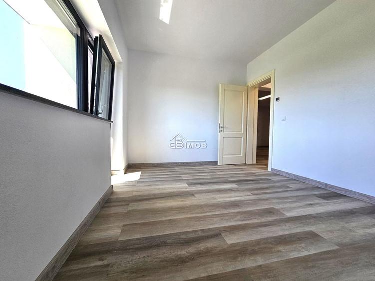 Birou, de 280 mp, în Micro 11