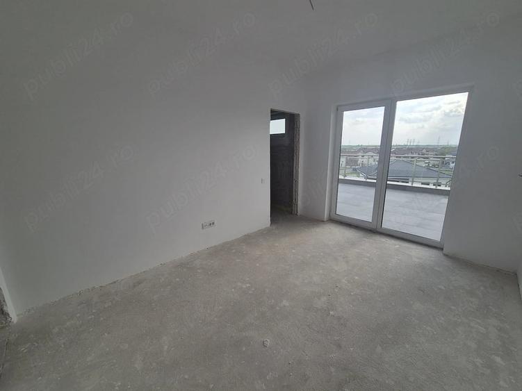 Apartament cu 4 camere semidecomandat în Micălaca