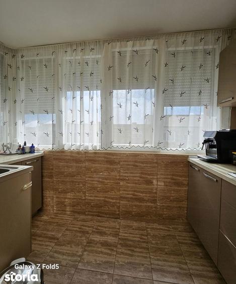 Apartament cu 3 camere decomandat în Rogerius