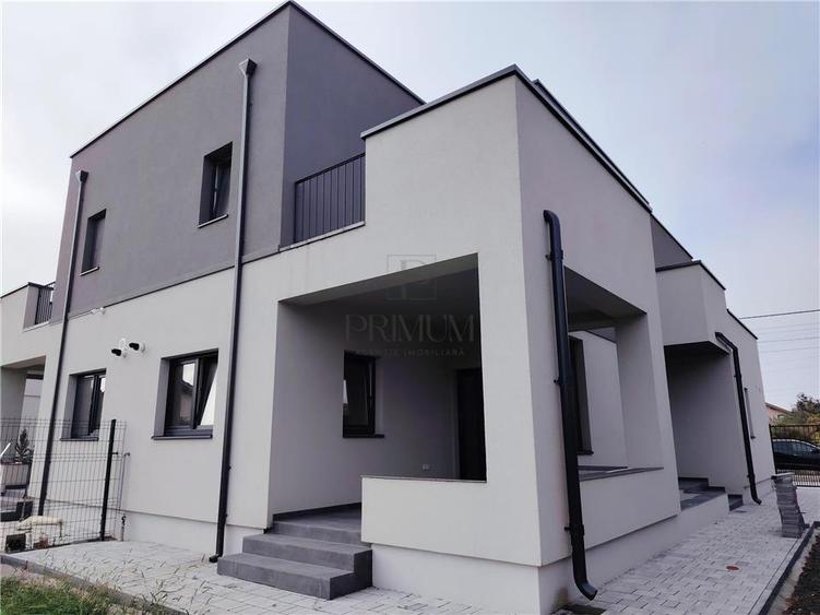 Duplex cu 4 camere cu Canalizare în Moșnița Nouă