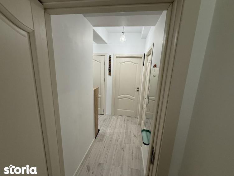 Apartament cu 3 camere decomandat, mobilat în Palazu Mare
