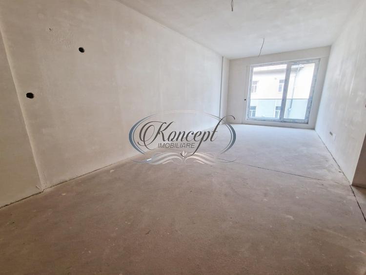 Apartament cu 3 camere semidecomandat în Semicentral