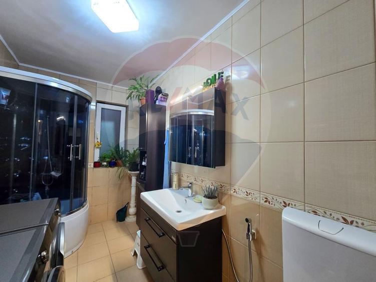 Apartament cu 2 camere semidecomandat, mobilat în Florești