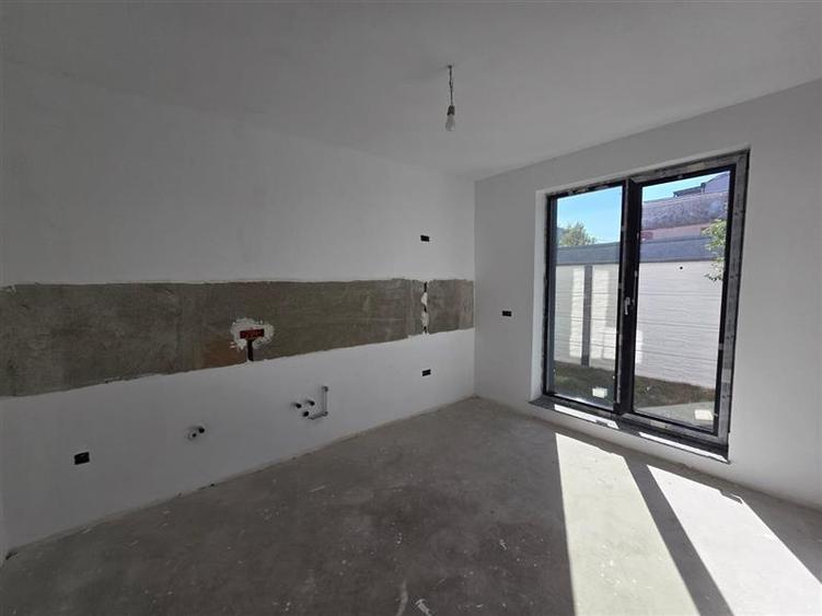 Duplex cu 5 camere cu Canalizare în Bucureștii Noi
