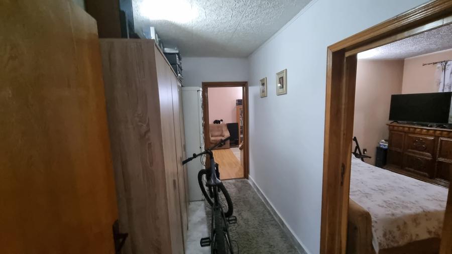 Apartament cu 4 camere decomandat în Nicolina