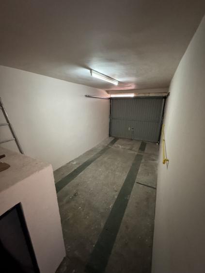 Casă individuală cu 8 camere cu Canalizare în Ultracentral