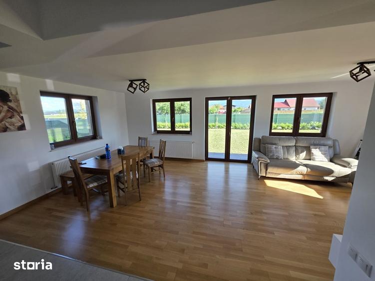 Casă cu 4 camere cu Teren 800 Mp în Stupini