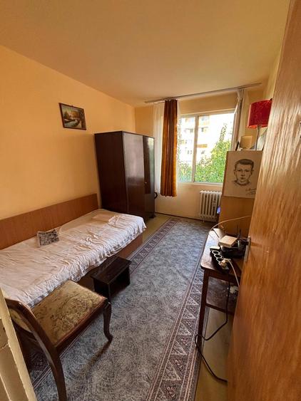 Apartament cu 3 camere decomandat în Drumul Taberei