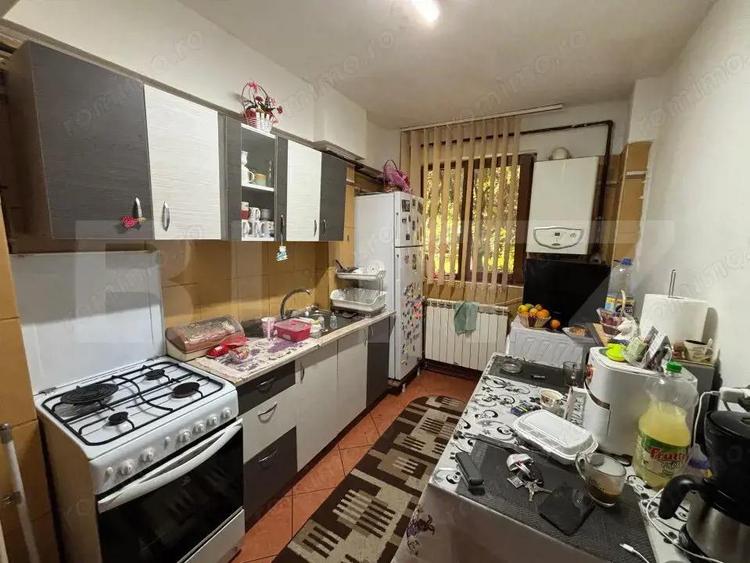 Apartament cu 2 camere semidecomandat, mobilat în Aleea Trandafirilor