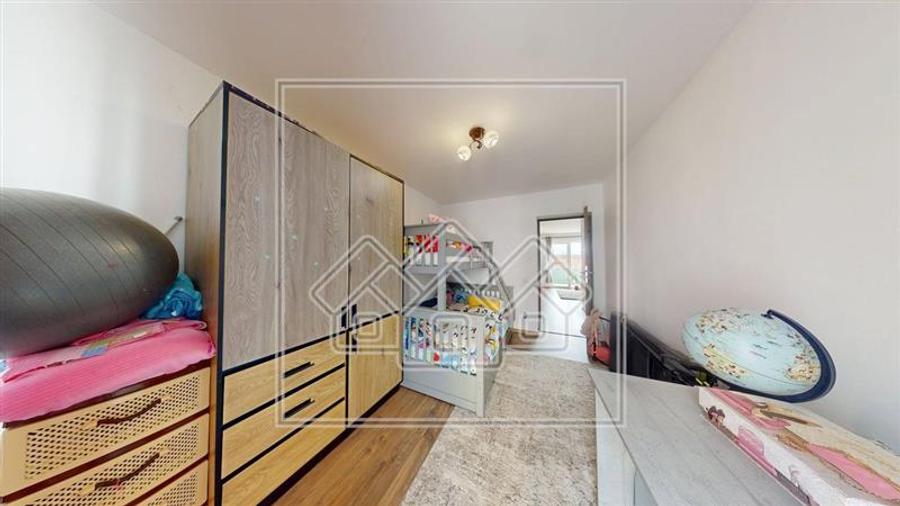 Apartament cu 3 camere decomandat în Șelimbăr