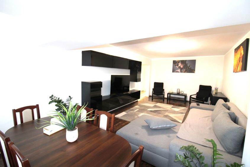 Apartament cu 3 camere decomandat, mobilat în Faleză