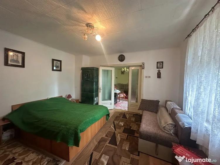 Casă cu 4 camere cu Teren 1498 Mp în Călinești