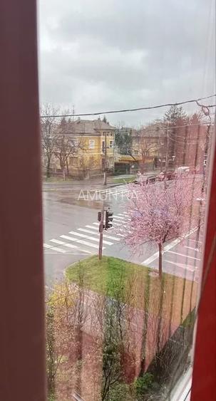 Zona Complexului Studen?esc - de inchiriat apartament cu o camera cu centrala proprie la parte 250 E