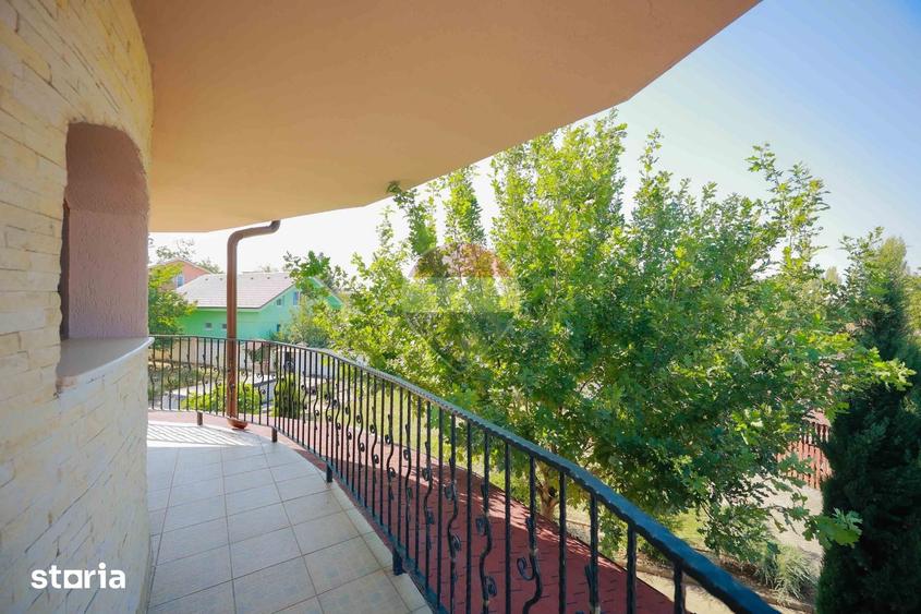 Casă cu 5 camere cu Teren 1198 Mp în Central