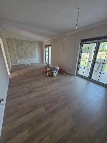 Casă cu 5 camere cu Teren 250 Mp în Torontalului