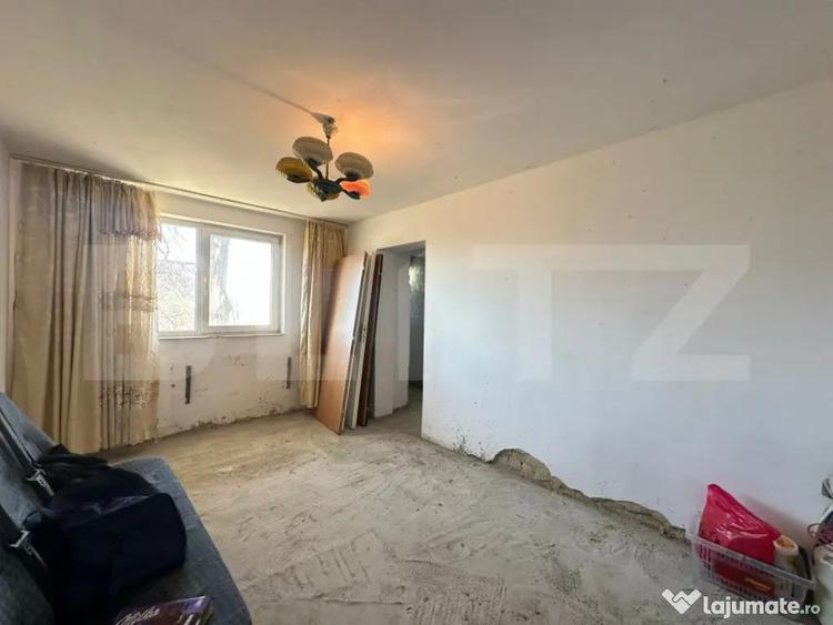 Apartament cu 3 camere semidecomandat în Central
