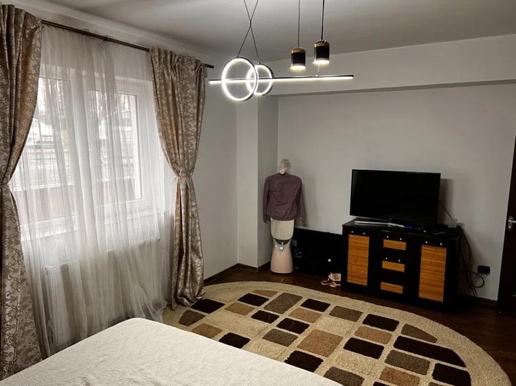 Apartament cu 3 camere decomandat în George Enescu