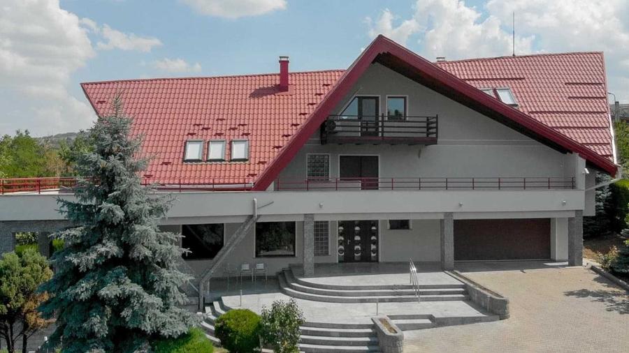Casă cu 4 camere cu Teren 2600 Mp în Bucium