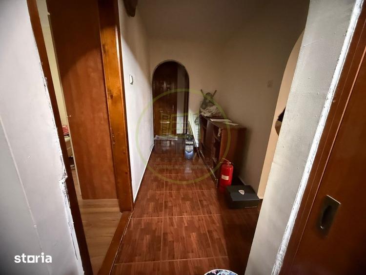 Apartament cu 4 camere decomandat, mobilat în Rovine