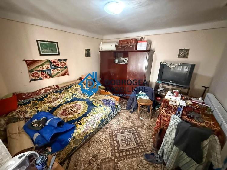 Casă cu 6 camere cu Teren 320 Mp în Păcii