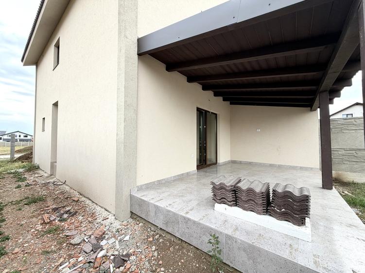 Duplex cu 3 camere cu Canalizare în Sânandrei