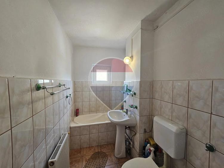 Apartament cu 6 camere decomandat în Central