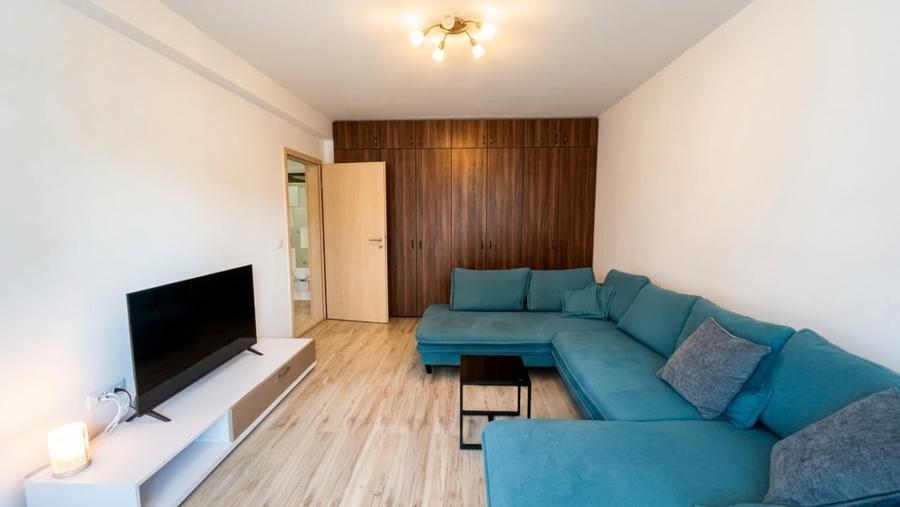 Apartament cu 2 camere decomandat, mobilat în Tractorul