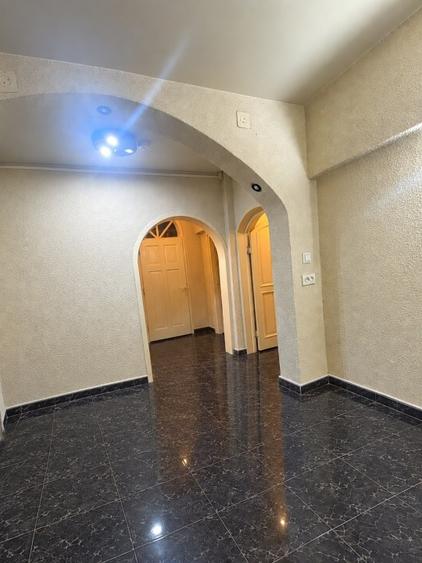 Apartament cu 3 camere decomandat în Tineretului