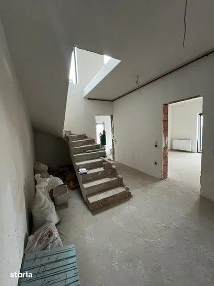 Apartament cu 5 camere decomandat în Remetea