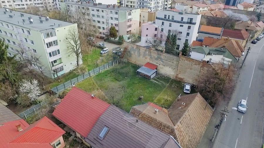 Teren Construcții intravilan de 973 mp, în Central