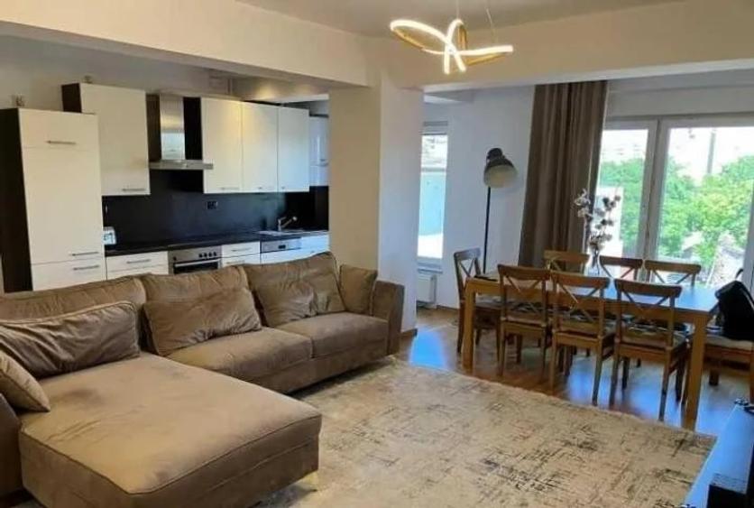 Apartament cu 3 camere semidecomandat, mobilat în Dacia