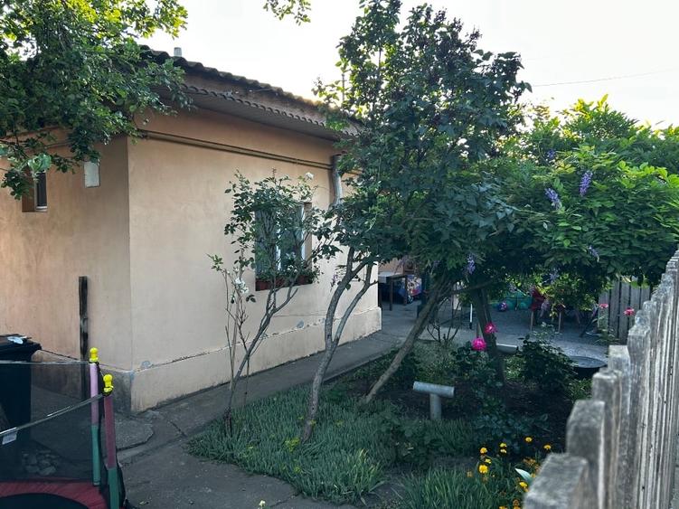 Casă individuală cu 4 camere cu Canalizare în Sud