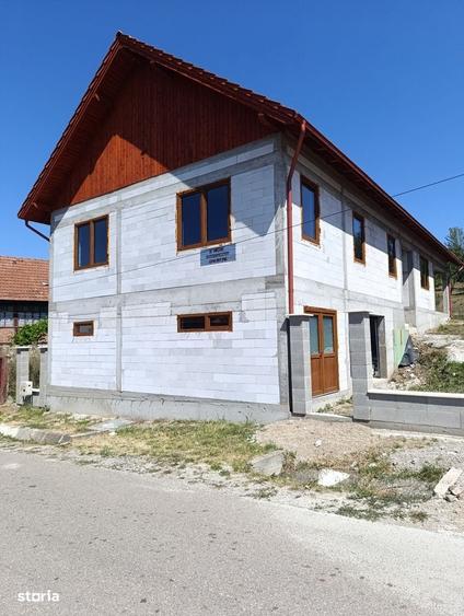 Casă cu 4 camere în Brăișoru