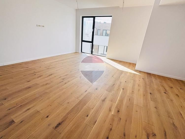 Casă individuală cu 4 camere cu Teren 158 Mp în Central