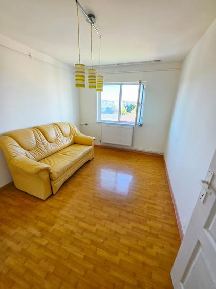 Apartament cu 3 camere decomandat în Enachiță Văcărescu