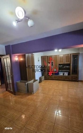 Apartament cu 4 camere decomandat în Mihai Bravu
