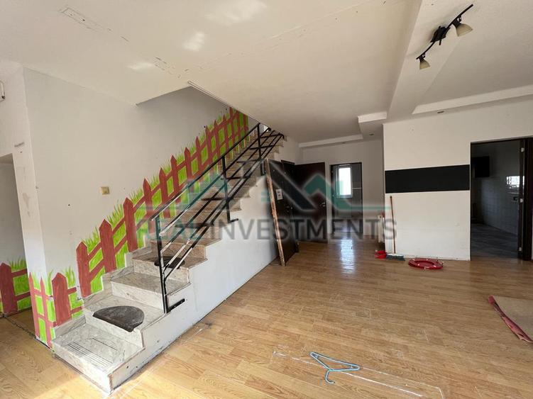 Casă cu 5 camere cu Teren 392 Mp în Intim