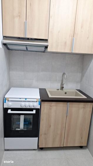 Garsonieră decomandată în Vest