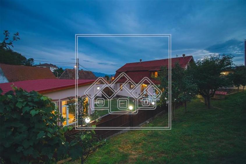 Casă individuală cu 6 camere cu Canalizare în Mohu