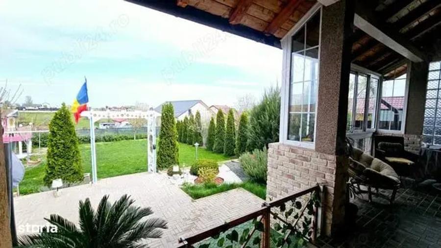 Casă cu 5 camere cu Teren 671 Mp în Est