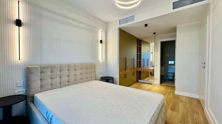 Apartament cu 3 camere semidecomandat în P-ta Presei Libere